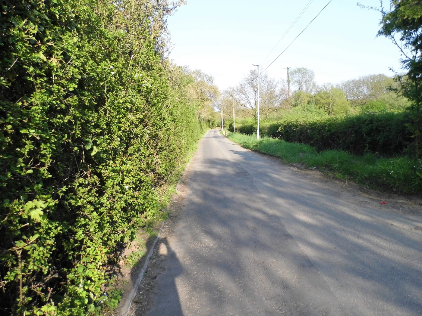 Chalky Lane, Chessington, which runs along the northern end of the Green Belt field where the battery site is proposed. Photographed in 2013.